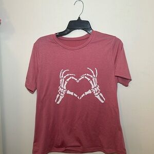Skeleton heart hands T-shirt